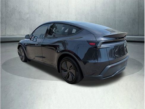 Used 2026 Tesla Model Y AWD image 3