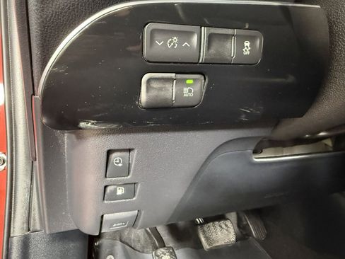 Used 2018 Toyota Prius Prime Premium image 22