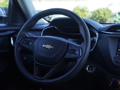 Used 2023 Chevrolet TrailBlazer LT AWD/4WD image 31