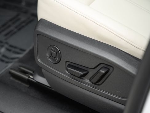 Certified 2025 Audi Q5 Premium AWD/4WD image 17