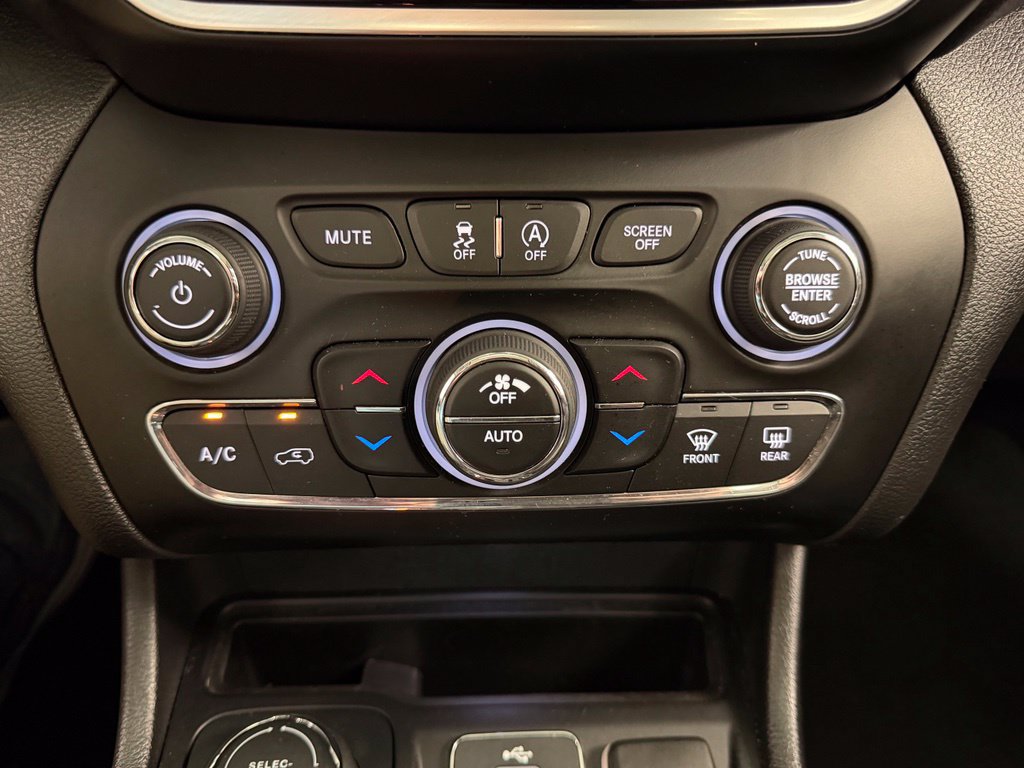 Used 2019 Jeep Cherokee Limited AWD/4WD image 29