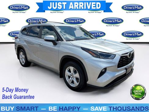 Used 2023 Toyota Highlander LE FWD image 1