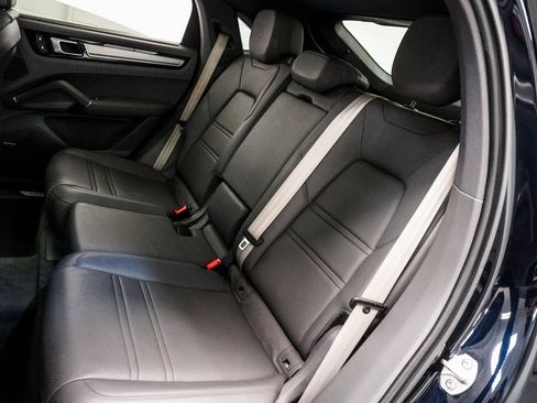 Used 2023 Porsche Cayenne Platinum Edition image 21