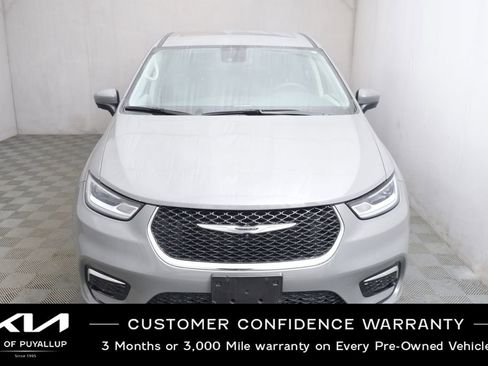 Used 2023 Chrysler Pacifica Touring-L image 2