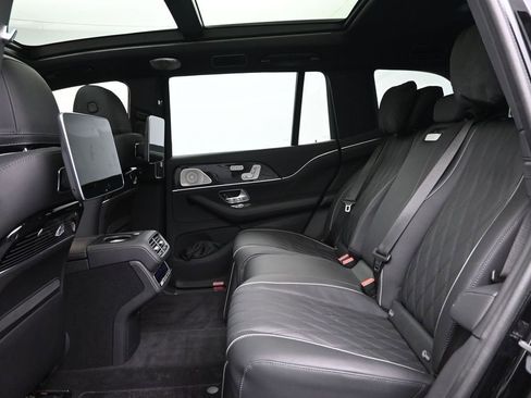 Used 2024 Mercedes-Benz Maybach GLS 600 4MATIC image 28