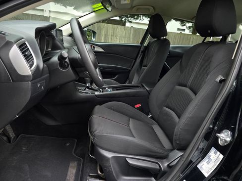 Used 2018 MAZDA MAZDA3 Sport w/ Preferred Equipment Package FWD image 21
