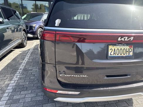 Used 2022 Kia Carnival LX FWD image 13