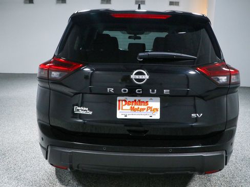 Used 2024 Nissan Rogue SV FWD image 8