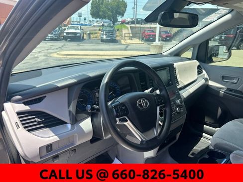 Used 2020 Toyota Sienna LE AWD/4WD image 18