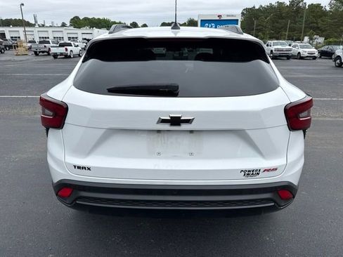 Used 2025 Chevrolet Trax RS w/ Sunroof Package FWD image 4