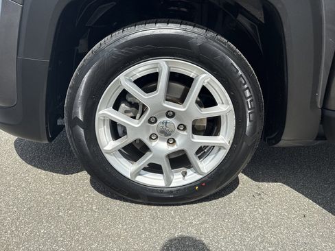 Used 2019 Jeep Renegade Latitude w/ Popular Equipment Group image 10