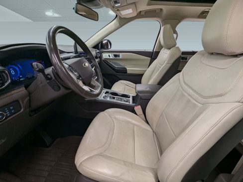 Used 2020 Ford Explorer Platinum w/ Premium Technology Package image 4