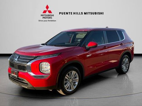 Used 2023 Mitsubishi Outlander ES image 1