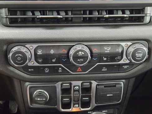 Used 2024 Jeep Gladiator Sport image 19