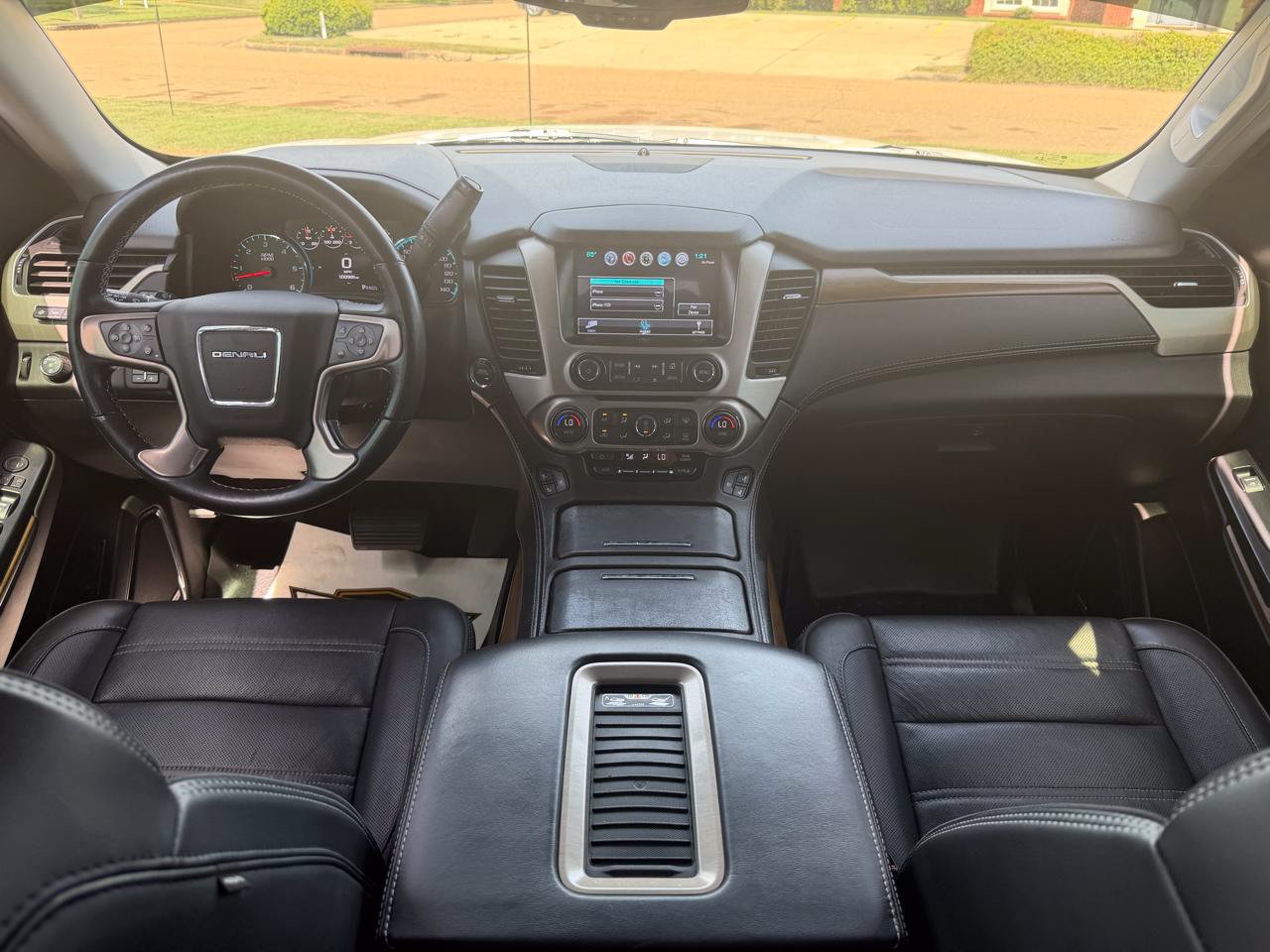 Used 2020 GMC Yukon Denali w/ Denali Premium Package RWD image 20