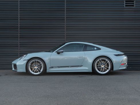 New 2026 Porsche 911 Carrera T image 2