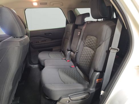 Used 2025 Nissan Pathfinder SV AWD/4WD image 11