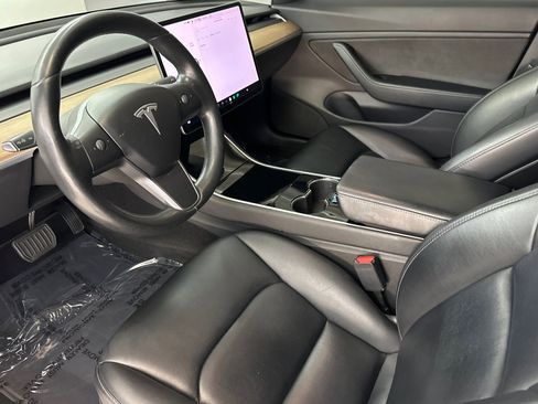 Used 2018 Tesla Model 3 Mid Range image 4