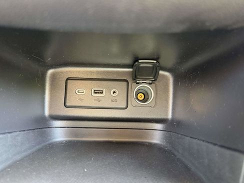 Used 2021 Chevrolet Equinox LT FWD image 23
