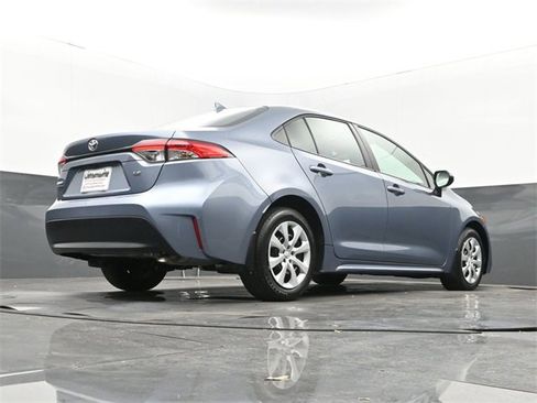Used 2025 Toyota Corolla LE image 27