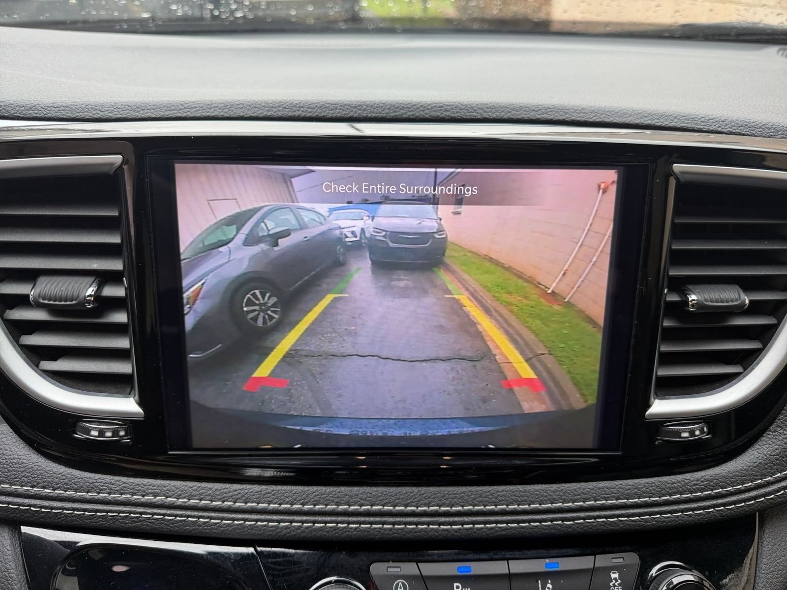 Used 2025 Chrysler Pacifica Limited FWD image 26