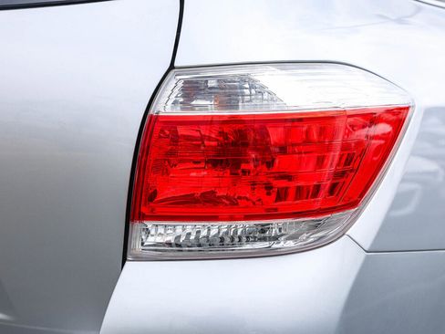 Used 2011 Toyota Highlander 2WD image 23
