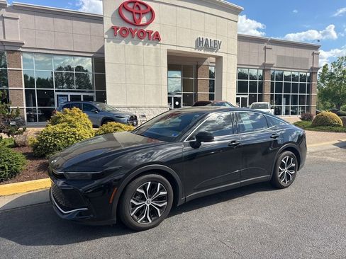 Used 2024 Toyota Crown XLE image 7