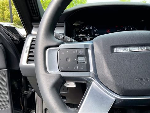 Used 2025 Land Rover Discovery Dynamic SE AWD/4WD image 18
