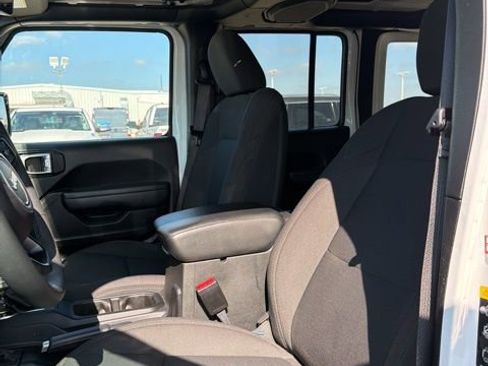 Used 2023 Jeep Wrangler Unlimited Sport image 8