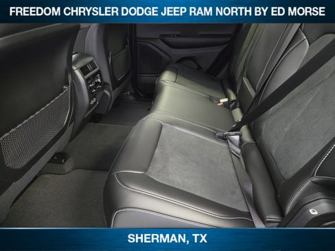 New 2025 Jeep Grand Cherokee Altitude image 21
