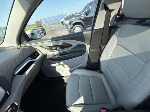 Used 2022 GMC Terrain SLT w/ Tech Package FWD image 26