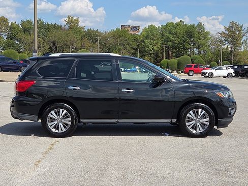 Used 2019 Nissan Pathfinder SL AWD/4WD image 6