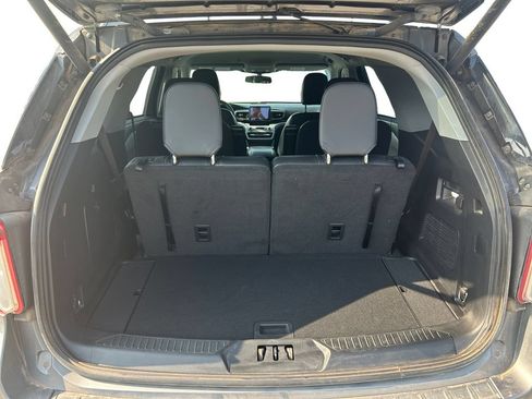 Used 2022 Ford Explorer XLT w/ Equipment Group 202A AWD/4WD image 11
