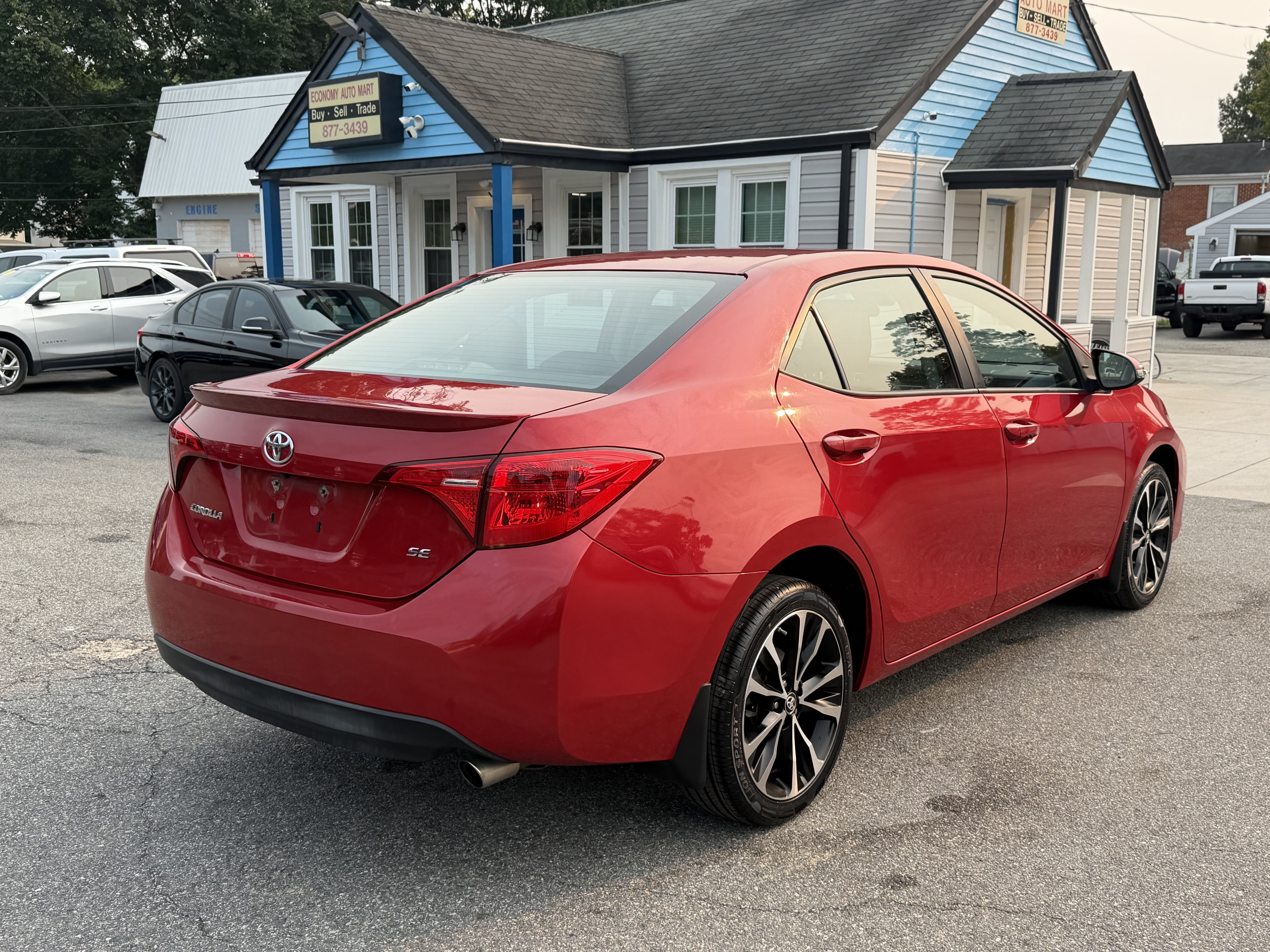 Used 2018 Toyota Corolla SE FWD image 5