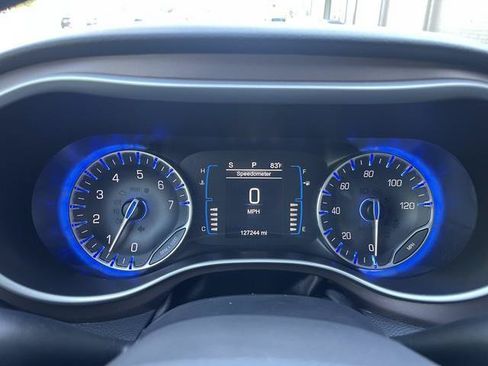 Used 2017 Chrysler Pacifica LX FWD image 21
