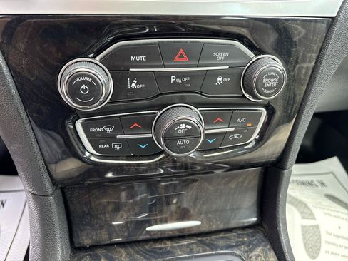 Used 2017 Chrysler 300 C w/ Safetytec Plus Group AWD/4WD image 27