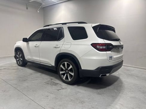 Used 2025 Honda Pilot Touring image 8
