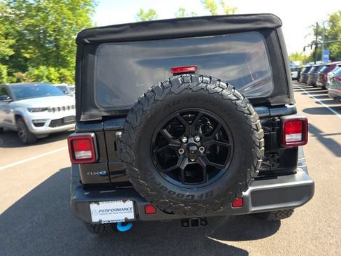 Used 2024 Jeep Wrangler Unlimited AWD/4WD image 18