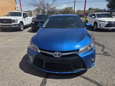 Used 2017 Toyota Camry SE w/ Moonroof Package FWD image 4