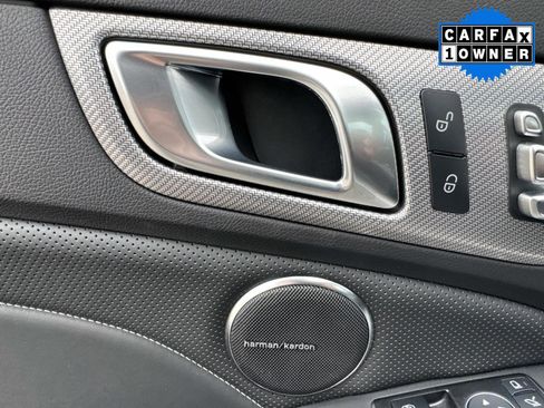 Used 2017 Mercedes-Benz SLC 43 AMG image 16