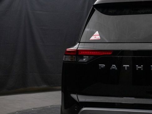 Used 2024 Nissan Pathfinder Platinum w/ Cargo Package image 12