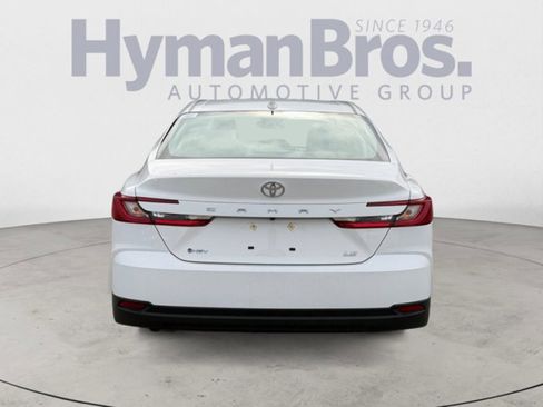 Used 2025 Toyota Camry LE FWD image 4