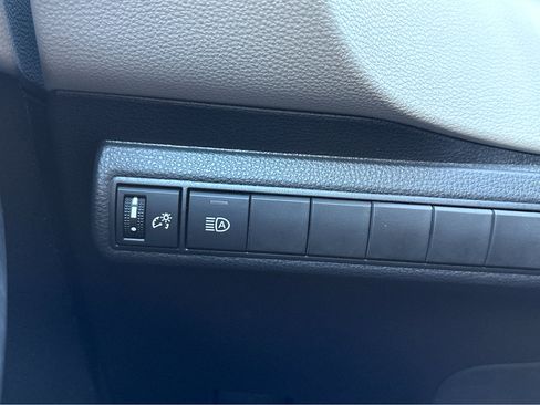 Used 2020 Toyota Corolla LE image 10