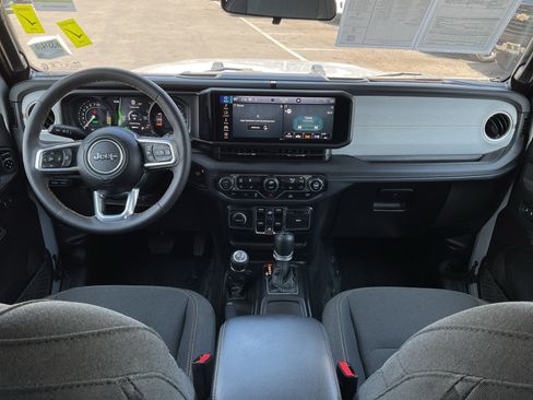 Used 2024 Jeep Wrangler Unlimited Sahara AWD/4WD image 17