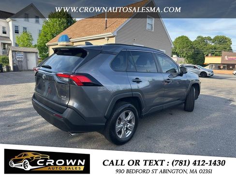 Used 2023 Toyota RAV4 XLE AWD/4WD image 5