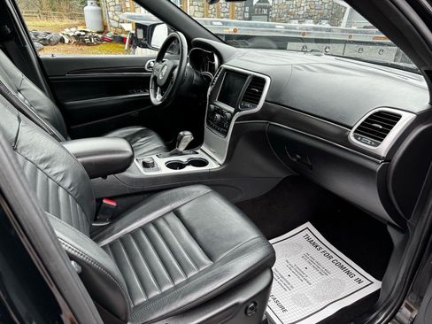 Used 2018 Jeep Grand Cherokee Limited AWD/4WD image 23