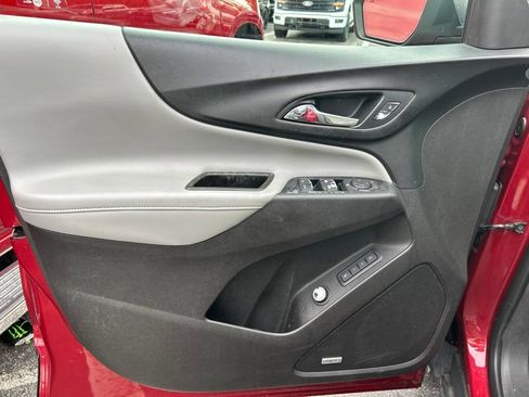 Used 2018 Chevrolet Equinox Premier FWD image 16