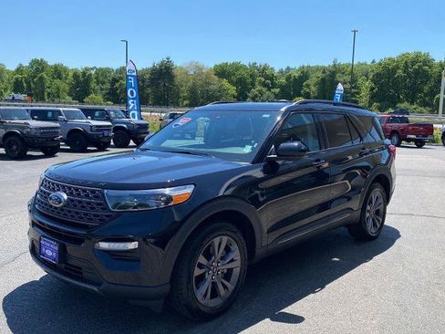 Certified 2023 Ford Explorer XLT w/ Equipment Group 202A AWD/4WD image 3