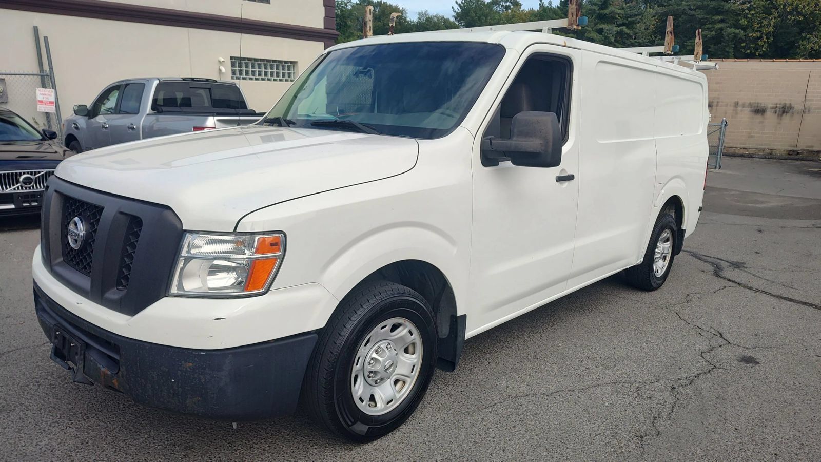 Used 2016 Nissan NV 2500 SV RWD image 1