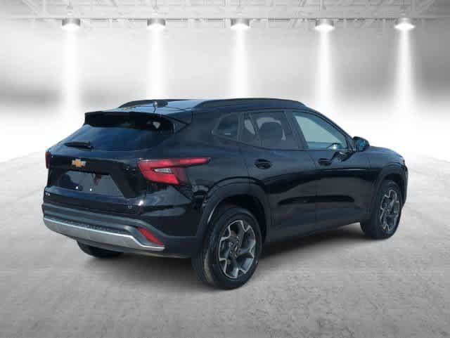 Used 2025 Chevrolet Trax LT FWD image 8